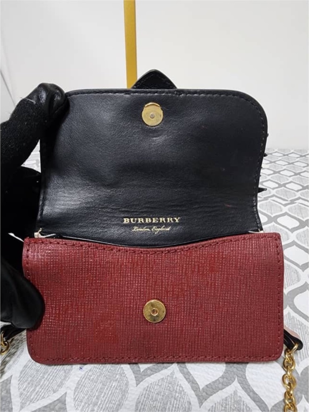 Authentic Burberry Owl Chain-Linked Crossbody Bag Multicolored - Picture 12 of 15